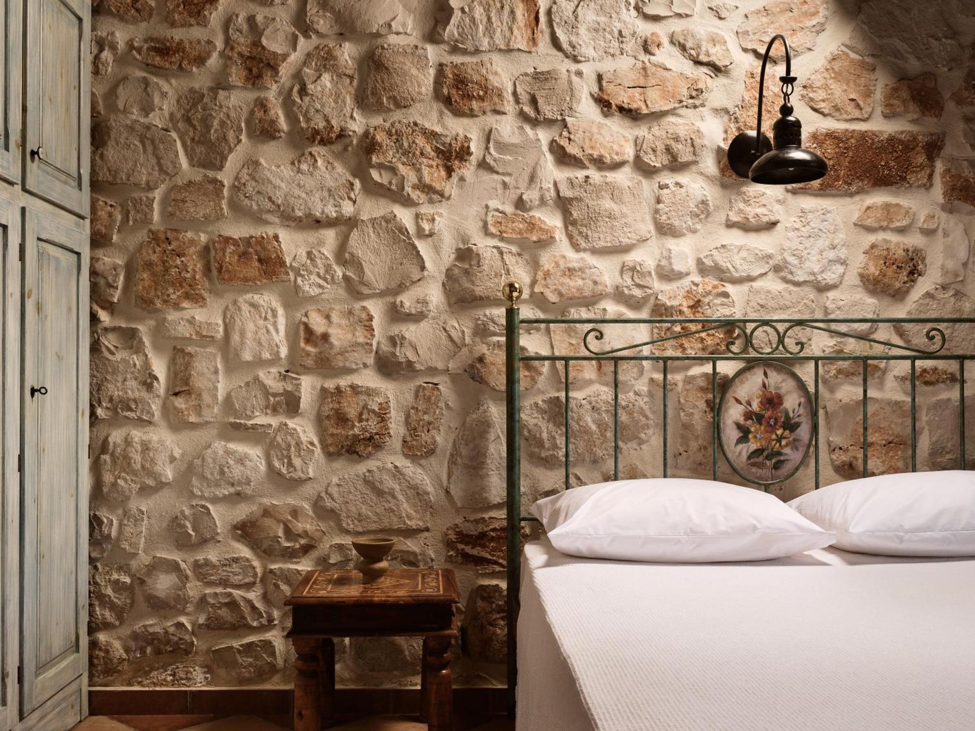 Strofilia Stone Residences *
